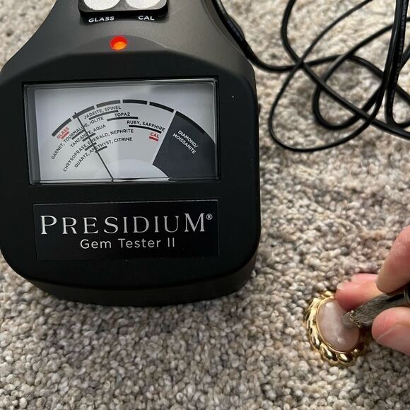 Vintage Rose Quartz Gold Tone Oval Clip On Non Pierced Earrings - Picture 9 of 10